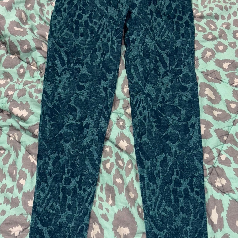 Gym Shark Adapt x Whitney Scrunch Butt leggings. Size S